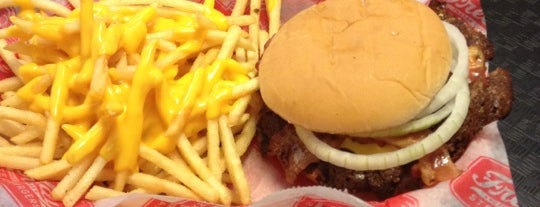 Freddy's Frozen Custard & Steak Burgers is one of Locais curtidos por 🖤💀🖤 LiivingD3adGirl.
