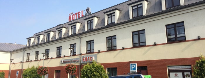 Hotel Portius is one of สถานที่ที่ Douglas ถูกใจ.
