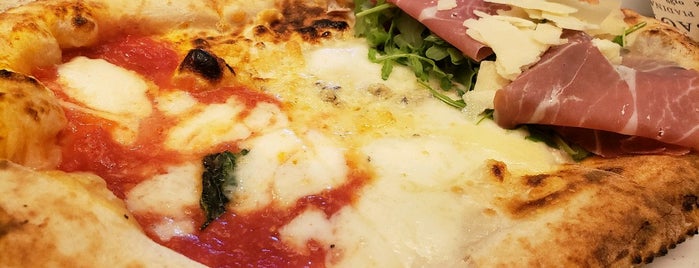 La Pizza e La Pasta is one of Lieux qui ont plu à Michael.
