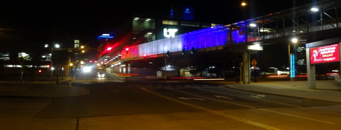 Henley St Pedestrian Walkway is one of Locais curtidos por Jordan.