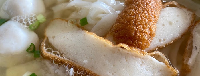 正宗沙登(七十年代)许记西刀鱼丸粉 OUG Fishball Noodles House is one of Lunch Spots.