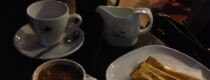 Viuna Café | کافه ویونا is one of تيپ.