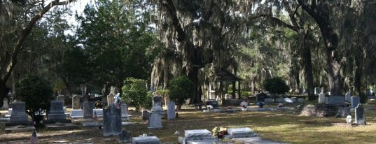 Oak Grove Cemetery is one of Georgia escapes.