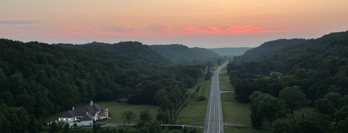 Natchez Trace Parkway Bridge is one of Tennessee.