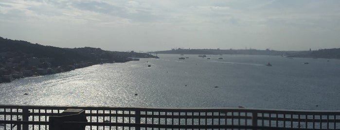 Bosporus-Brücke is one of Orte, die S      Y gefallen.