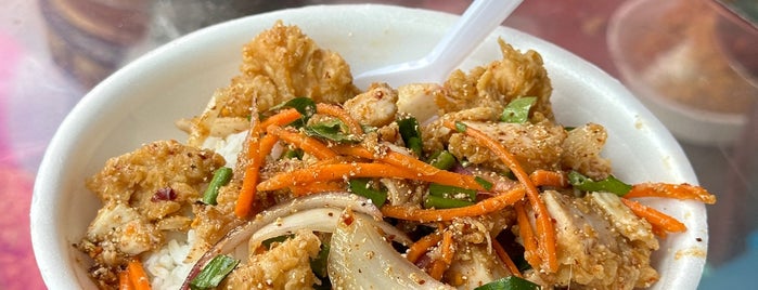 หมูปิ้งเฮียอ้วน is one of Bkk Food.