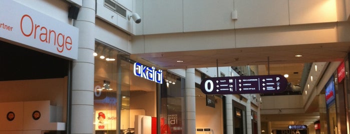 Westfield Mokotów is one of Kubaさんのお気に入りスポット.