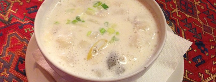 KisParázs Thai Soup & Wok Bar is one of Lugares favoritos de Jeremy Scott.