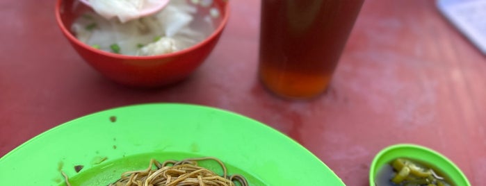 家鄉雲吞面 is one of kepong food.