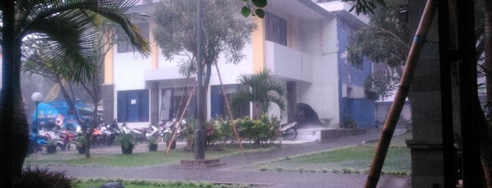 Kantin KOPMA UB is one of tempat makan.