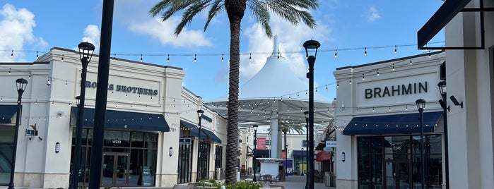 Palm Beach Outlets is one of Tempat yang Disukai Stephen.
