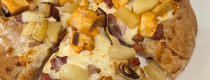 Boston Pizza is one of Must-visit Food in Waterloo.