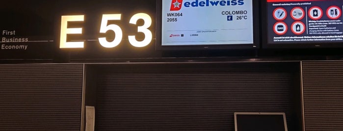 Gate E53 is one of Orte, die Can gefallen.