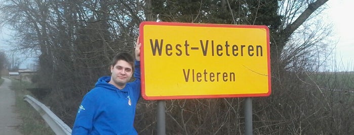 Vleteren is one of De 64 Officiële Gemeenten van West-Vlaanderen.