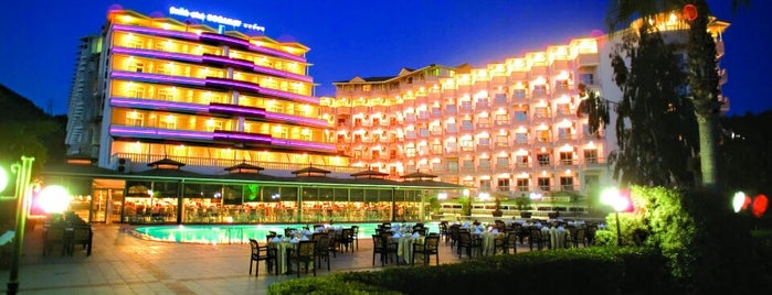 Beach Club Doganay Hotel is one of Роман'ın Beğendiği Mekanlar.