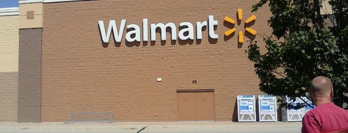 Walmart Supercenter is one of Lugares guardados de Krystal.