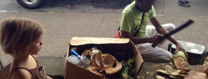 Hilo Farmers Market is one of Orte, die Brian gefallen.