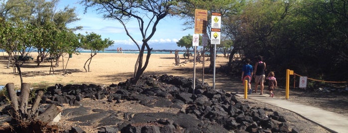 Kekahakai State Park is one of Lugares favoritos de Brian.