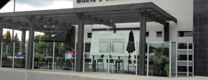 Moxie's Classic Grill is one of Locais curtidos por Jenny.