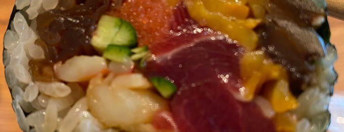 Sushi Saito is one of Lugares favoritos de Shank.