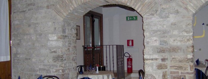 Gubbio is one of สถานที่ที่บันทึกไว้ของ Oberdan.