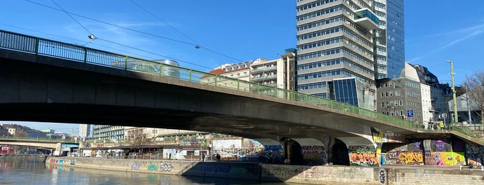 Aspernbrücke is one of สถานที่ที่ Karl ถูกใจ.