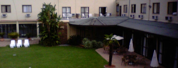 Samuara Hotel is one of Tempat yang Disukai Bruno.