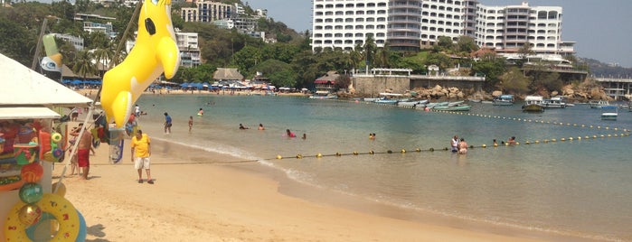Playa Caleta is one of Lugares imperdibles en Acapulco.