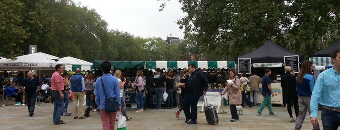 Saturday Farmers' Market is one of Atheerさんのお気に入りスポット.