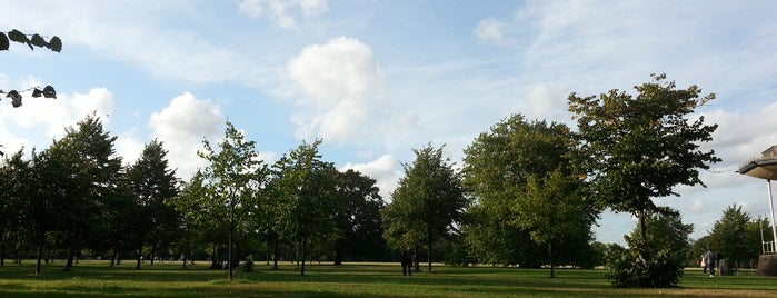 Kensington Gardens is one of Atheer 님이 좋아한 장소.