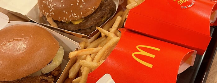 McDonald's & McCafé is one of Singapur #2 🌴.