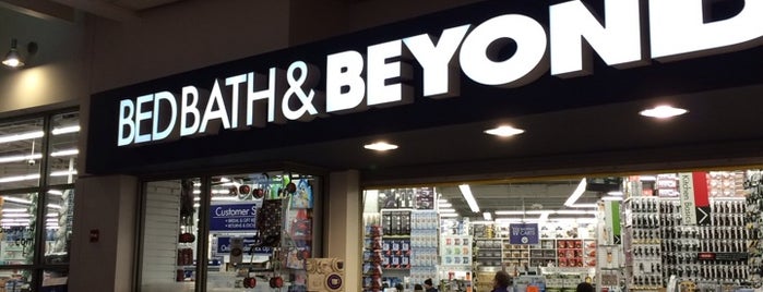 Bed Bath & Beyond is one of Locais curtidos por Taylor.