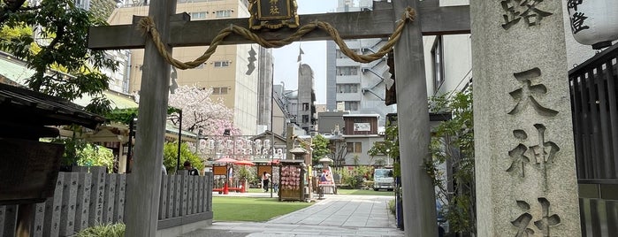 Ohatsu Tenjin Shrine (Tsuyu no Tenjinsha) is one of Sanpo in Osaka.