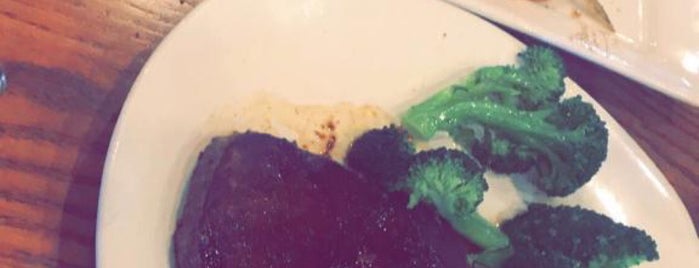 Outback Steakhouse is one of Posti che sono piaciuti a Christopher.