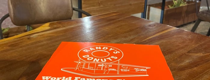 Randys Donuts is one of Jeddah - SAFood.