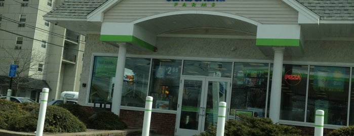 Cumberland Farms is one of Michaelさんのお気に入りスポット.