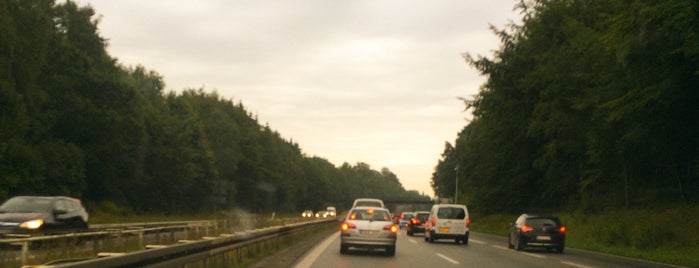Hillerødmotorvejen is one of Tempat yang Disukai Yunus.