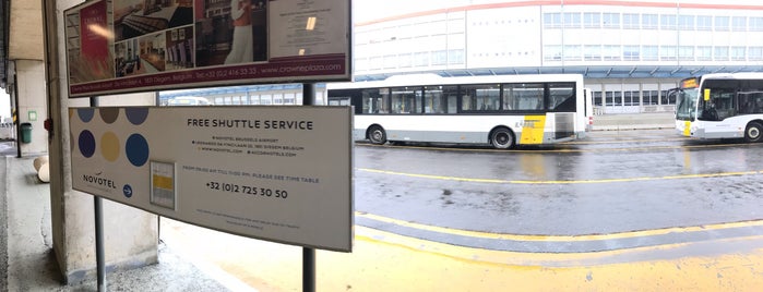 Crowne Plaza Shuttle Bus is one of Lieux qui ont plu à Vaήs 😉.