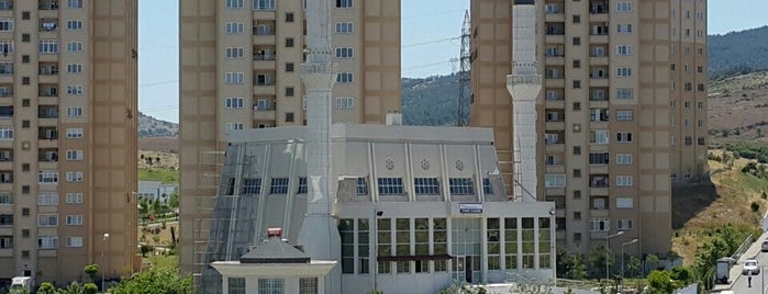 İzmir Büyükşehir Belediyesi " Toplu Konutlar " is one of ahmet'in Beğendiği Mekanlar.