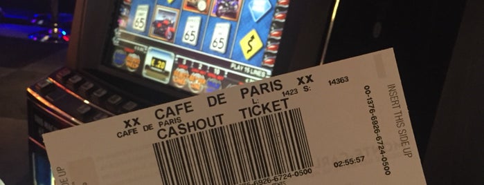 Casino de Monte-Carlo is one of Lieux qui ont plu à Georgia❤.