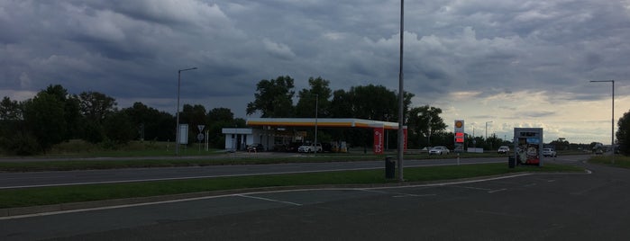 Shell (z centra) is one of Lugares favoritos de Petr.