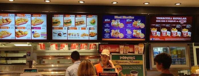Popeyes Louisiana Kitchen is one of Nalanさんのお気に入りスポット.