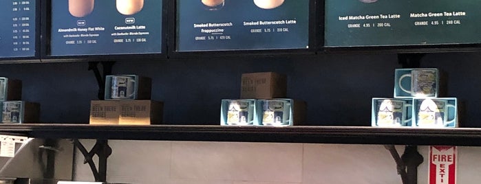 Starbucks is one of Lisa : понравившиеся места.