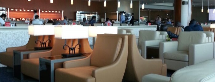 Emirates Business Class Lounge is one of D'ın Beğendiği Mekanlar.