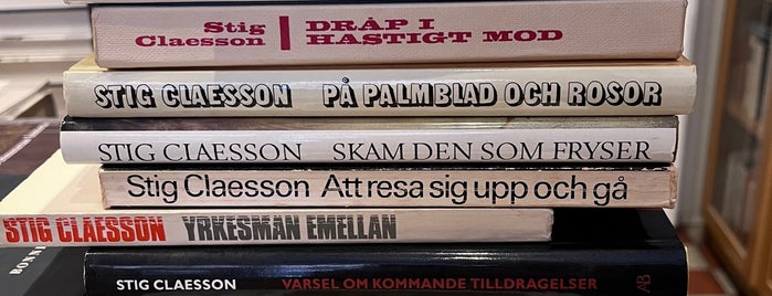 Antikvariat Hundörat is one of Books.