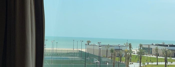 Jumeirah Messilah Beach Hotel & Spa is one of الكويت.
