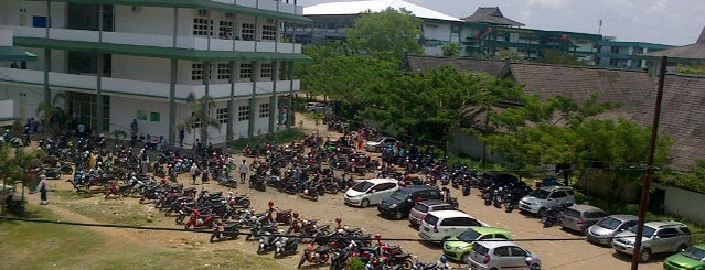 Universitas Muslim Indonesia (UMI) is one of Perguruan Tinggi di Makassar.