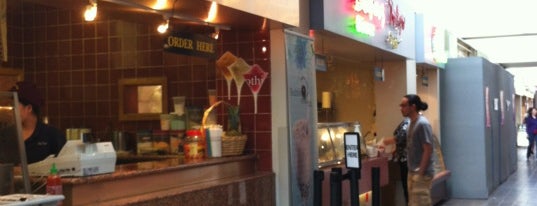 Kendall Square Food Court is one of Lugares favoritos de Rex.