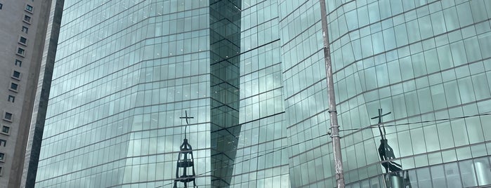 Ventura Corporate Towers is one of Lieux qui ont plu à Jose Fernando.