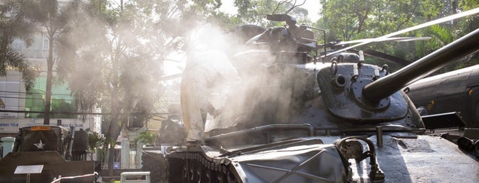 Bảo Tàng Chứng Tích Chiến Tranh (War Remnants Museum) is one of Lieux qui ont plu à Ricky.